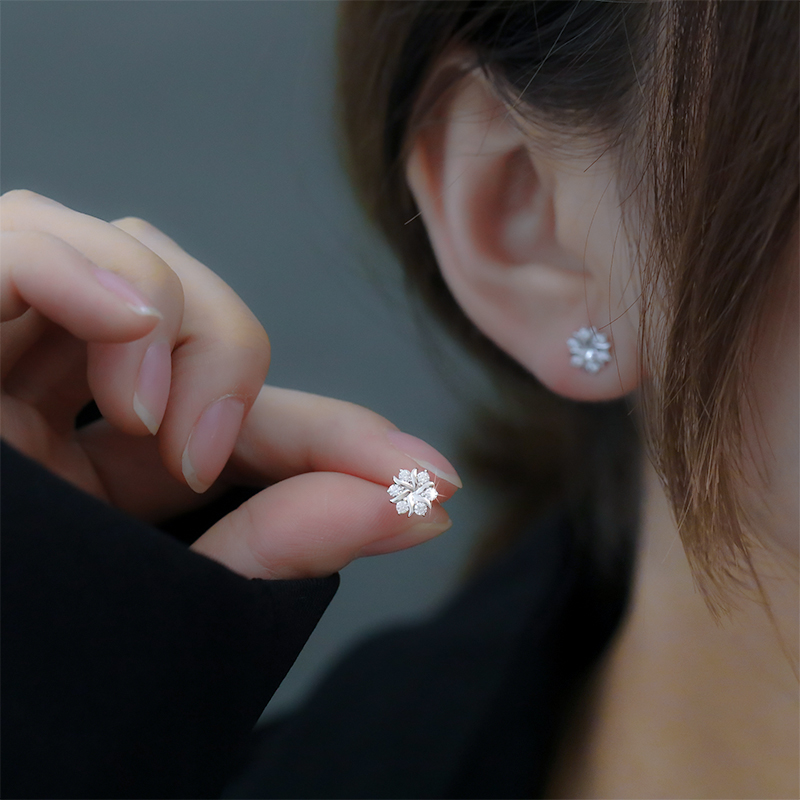 レディースピアス 雪花モチーフ輝き小粒スタッドピアス