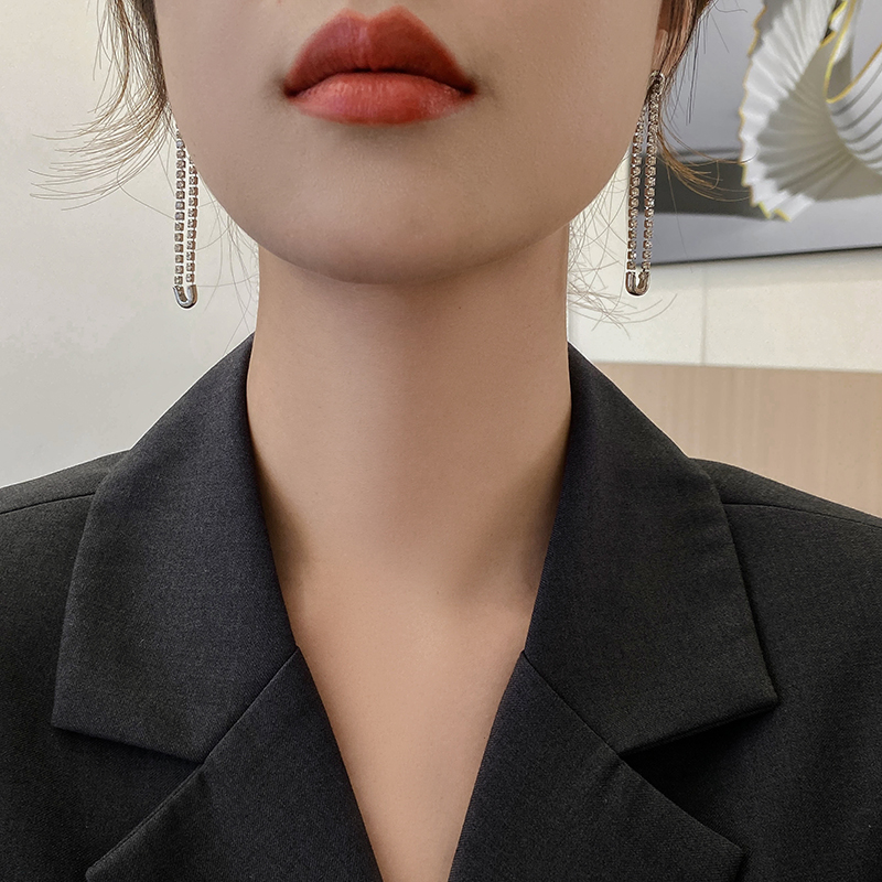 レディースピアス 安全針モチーフ輝石装飾垂れ下がり耳飾り