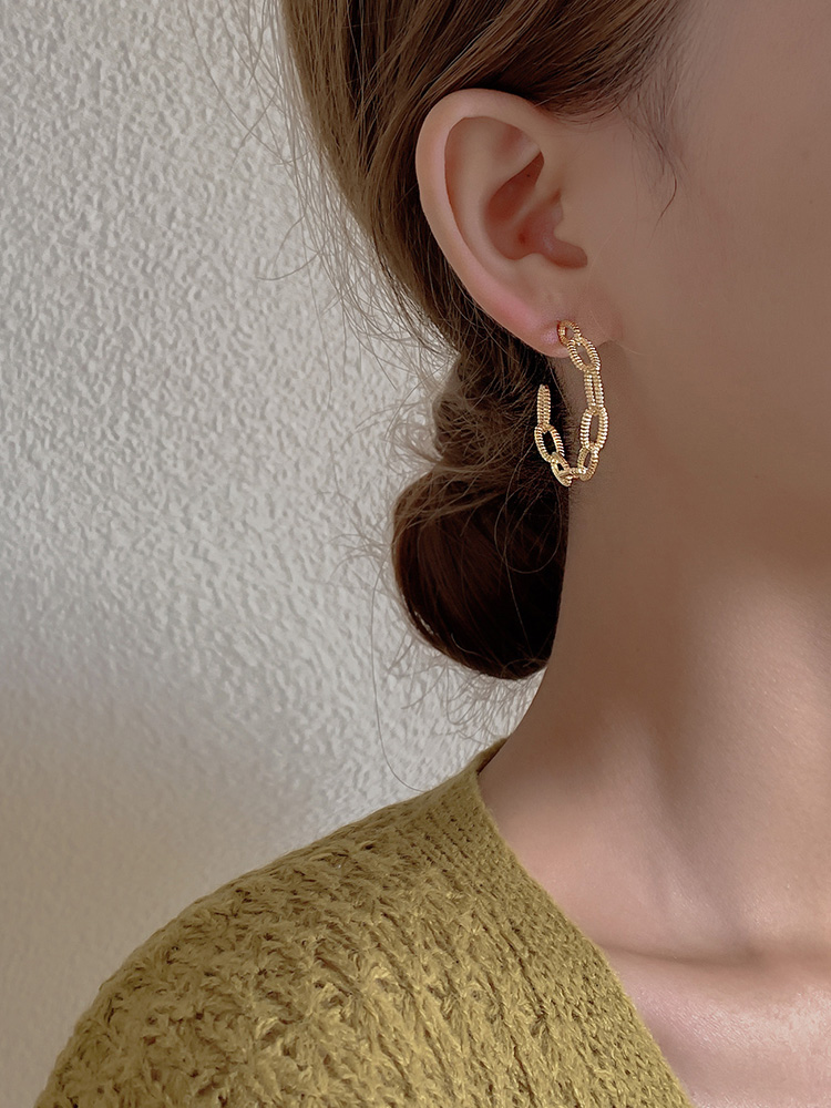 レディースピアス 透かし模様チェーンフープスタッドピアス