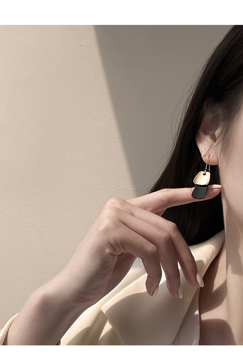 レディースピアス 幾何学二段揺れる大人のフック型片耳飾り