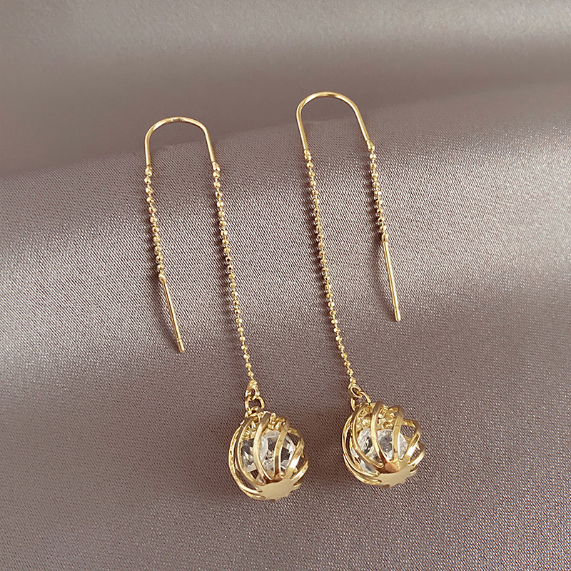 レディースピアス 透かし模様球体チャーム付き繊細チェーンピアス