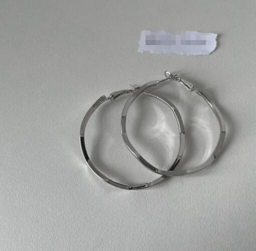 ピアスレディース 波打ちデザイン フープピアス 金属製 復古調 女性用アクセサリー