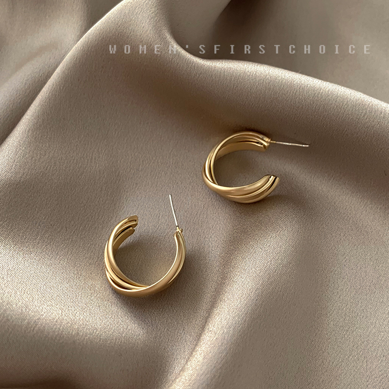 レディースピアス 上品な三重巻きデザイン小振りフープピアス