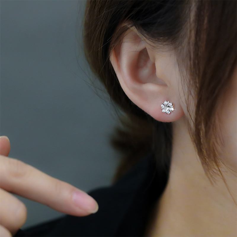 レディースピアス 雪花モチーフ輝き小粒スタッドピアス