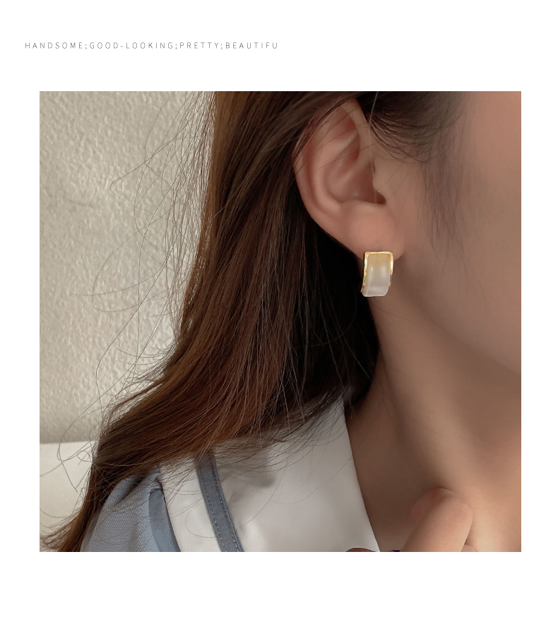 レディースピアス 艶やか貝殻モチーフ幅広スタッドピアス