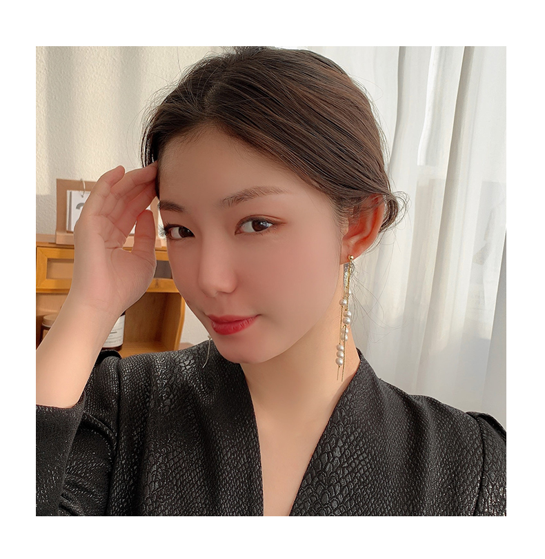 ピアスレディース 華やか真珠と細線チェーンの流れるロングピアス