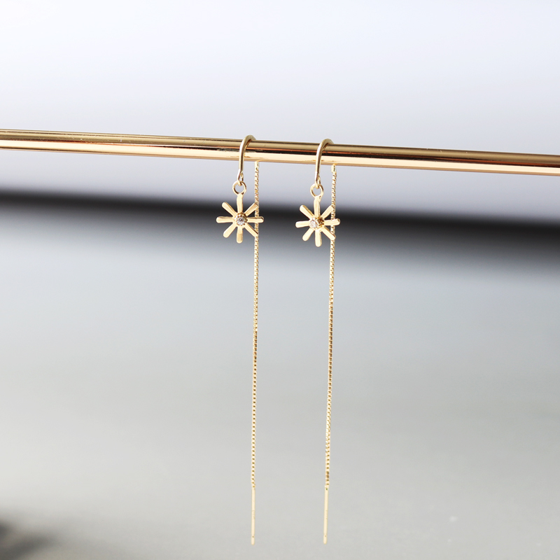 レディースピアス 星花モチーフ揺れるロングチェーンピアス
