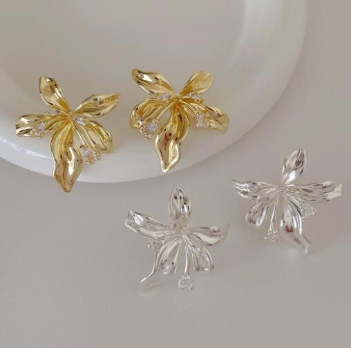 ピアスレディース 花びらモチーフ スタッドピアス レディースアクセサリー