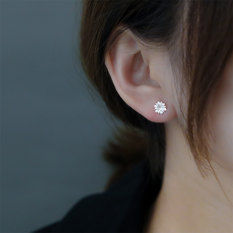 レディースピアス 雪花モチーフ輝き小粒スタッドピアス