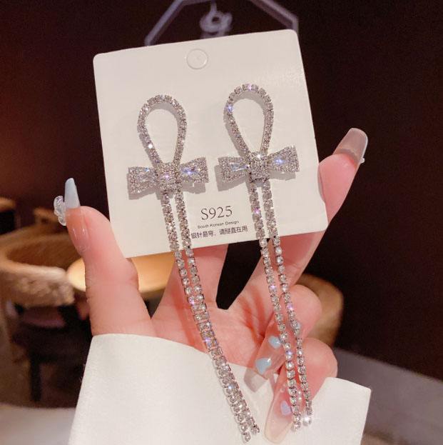 ピアスレディース 女性用輝きリボンチェーン揺れるピアス華やか上品