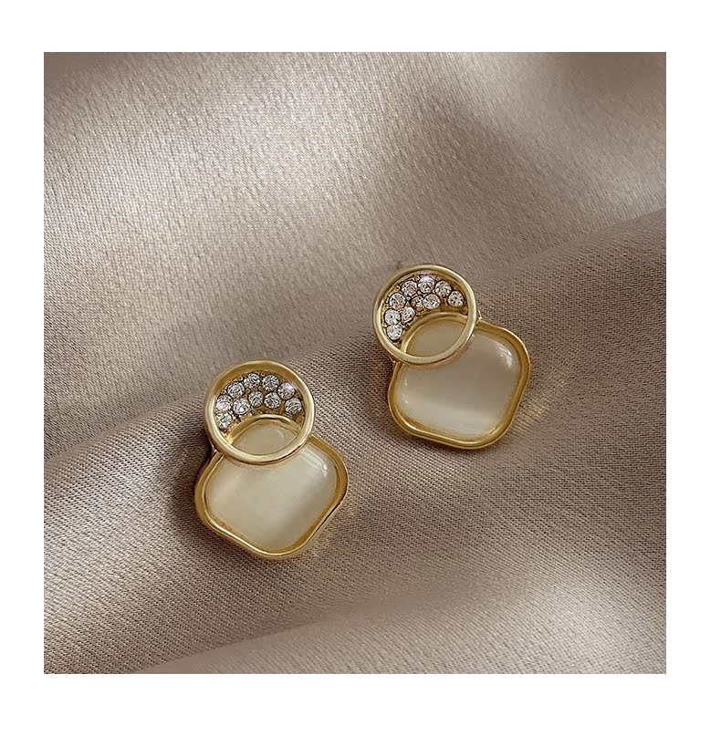 レディースピアス 二連サークルストーン付きスクエアスタッドピアス