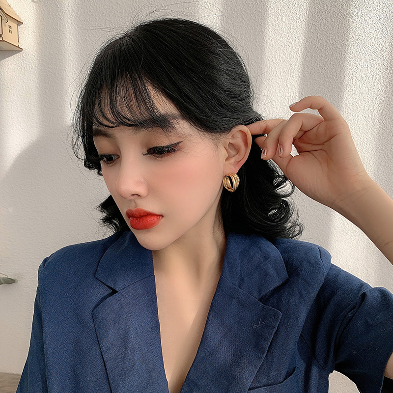 レディースピアス 上品な三重巻きデザイン小振りフープピアス