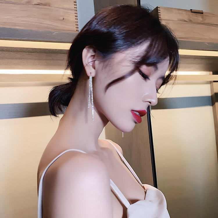 レディースピアス 煌めき連鎖ストレートロングピアス