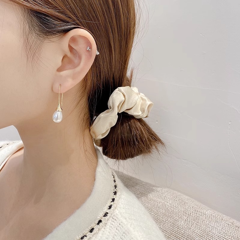 レディースピアス 上品な雫型パールドロップフック