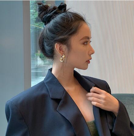 ピアスレディース 秋冬レトロ風フープピアス 美少女系アクセサリー