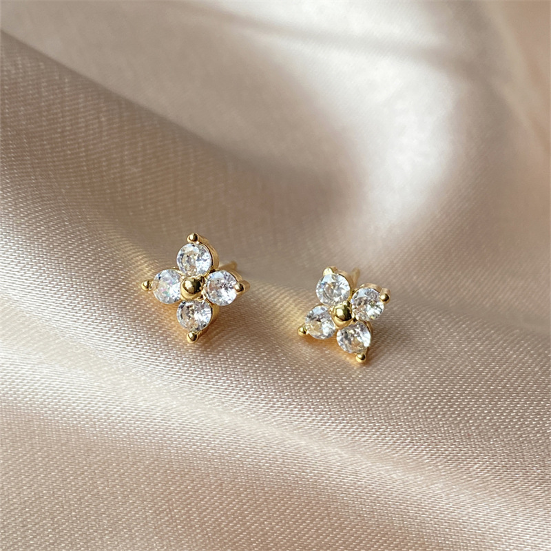 ピアスレディース 花モチーフ スタッド ピアス ジルコニア 金色 華やか 上品 女性用