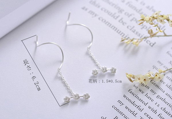 ピアスレディース 桜花柄チェーンピアス 揺れる花モチーフ 女性用アクセサリー