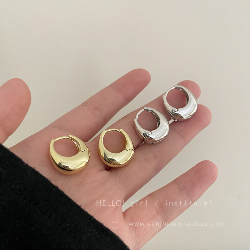 レディースピアス 上品な光沢感の太幅フープピアス