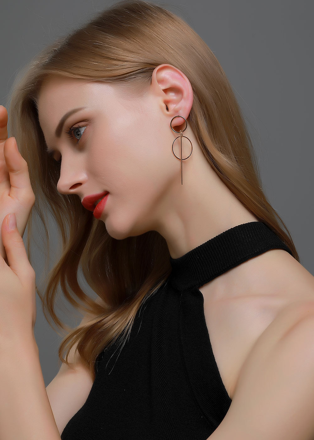 レディースピアス 二重円環と直線棒の幾何学的ロングピアス