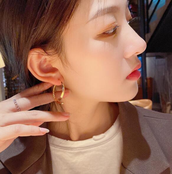 ピアスレディース 美しい輝きフープピアス レディース フック式 復古調通勤アクセサリー