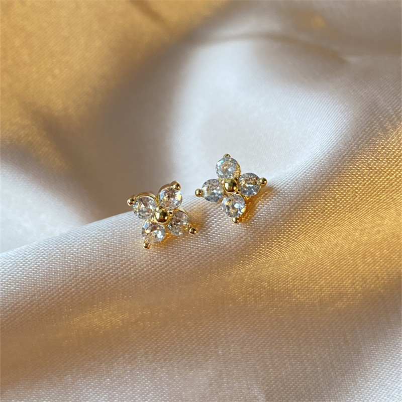 ピアスレディース 花モチーフ スタッド ピアス ジルコニア 金色 華やか 上品 女性用