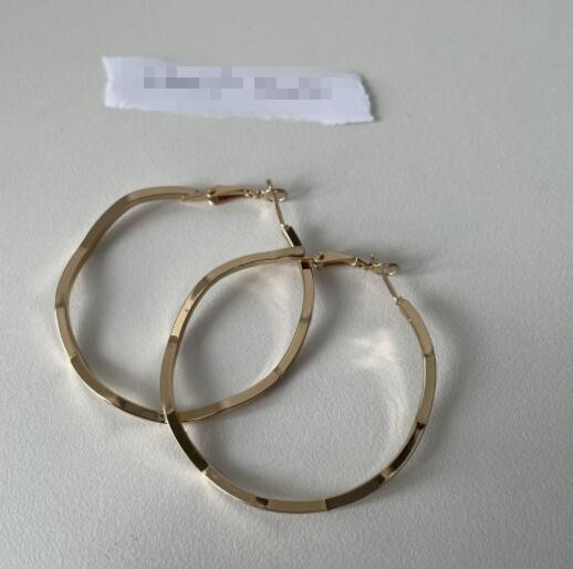 ピアスレディース 波打ちデザイン フープピアス 金属製 復古調 女性用アクセサリー