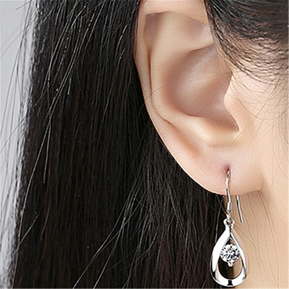 レディースピアス 雫型ジルコニア揺れるフック式ピアス
