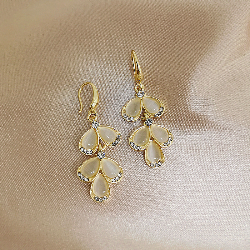 レディースピアス 花びら型天然石フックピアス