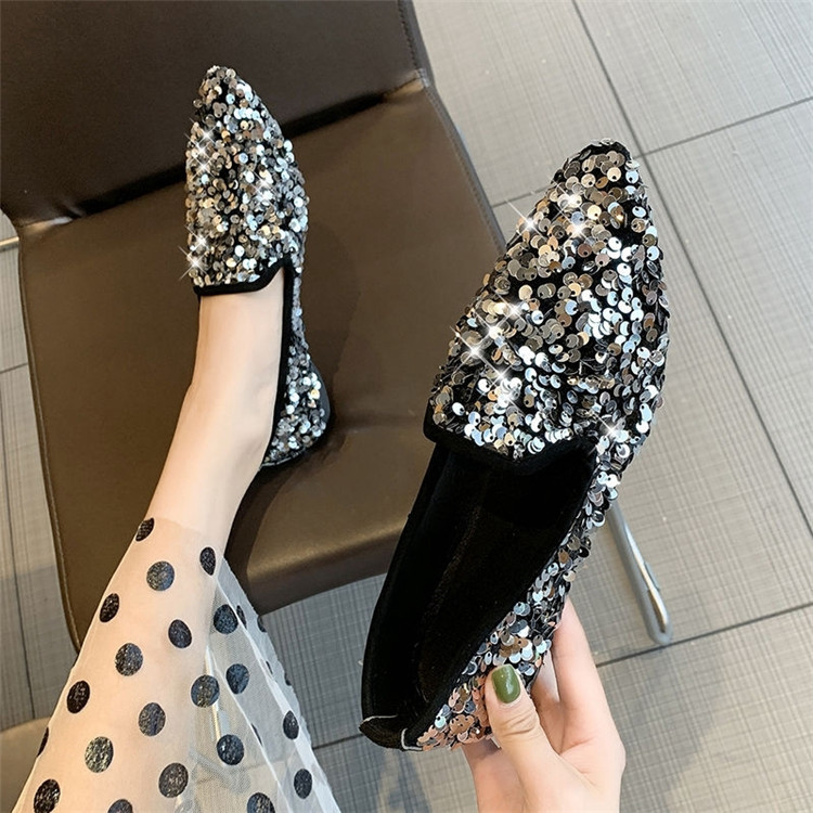 レディーススリッポン 幅広対応 尖った先端 輝く装飾 女性用平底履き物