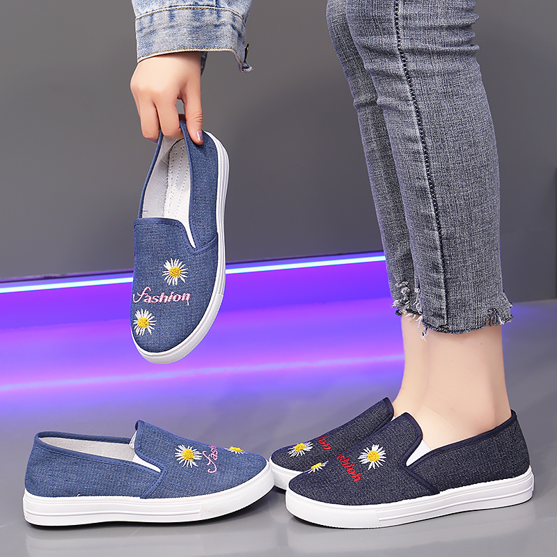 おしゃれな刺繍入りレディーススリッポン5選