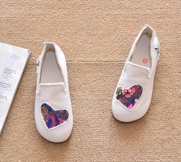 レディーススリッポン スパンコールハート刺繍キャンバス幅広スリッポン