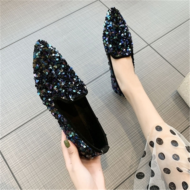 レディーススリッポン 幅広対応 尖った先端 輝く装飾 女性用平底履き物