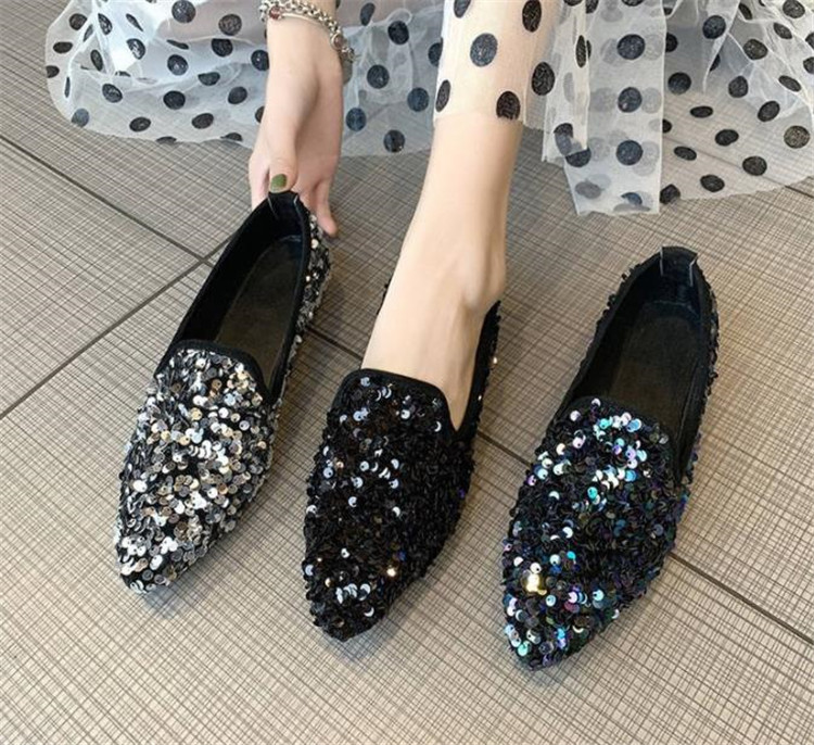 レディーススリッポン 幅広対応 尖った先端 輝く装飾 女性用平底履き物