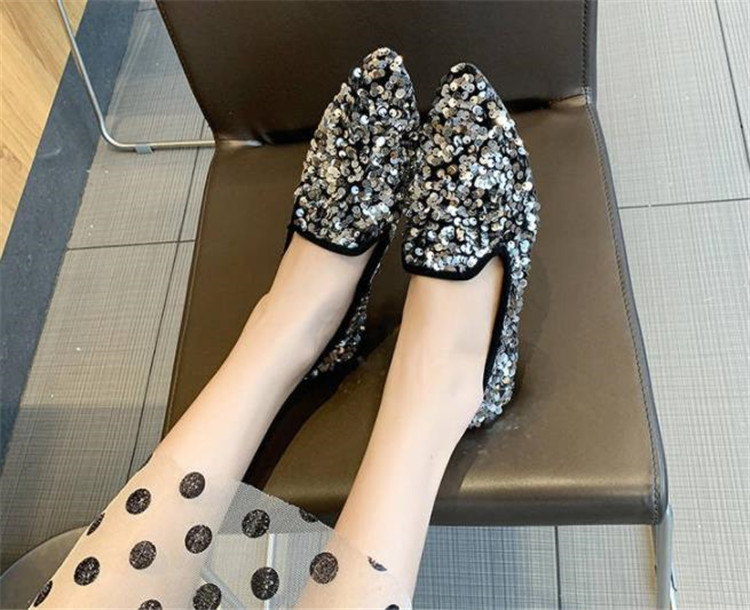レディーススリッポン 幅広対応 尖った先端 輝く装飾 女性用平底履き物
