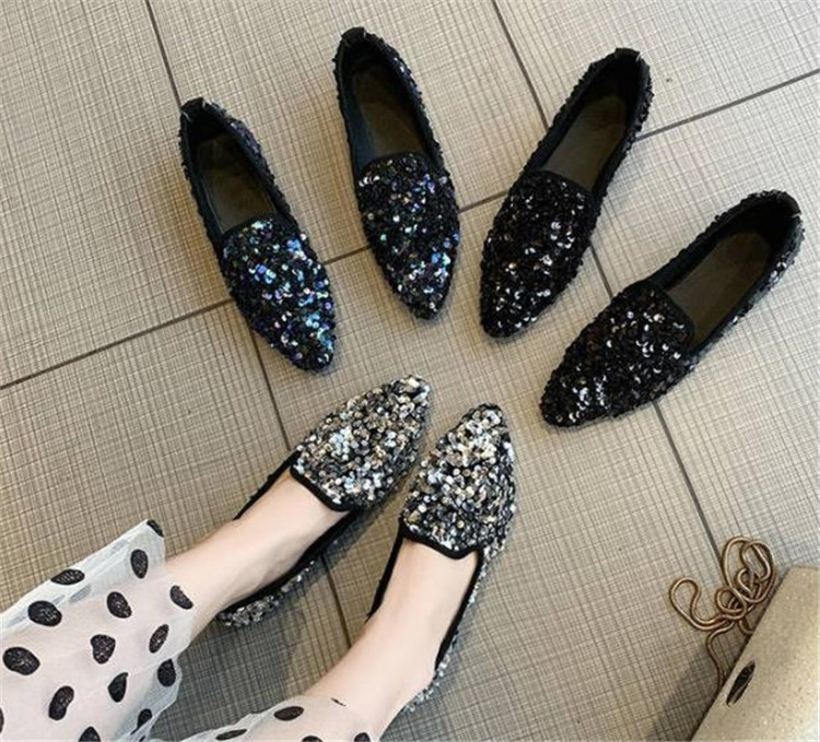 レディーススリッポン 幅広対応 尖った先端 輝く装飾 女性用平底履き物