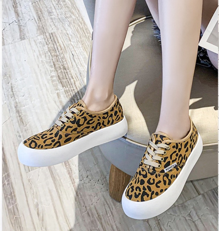 レディーススリッポン 厚底ヒョウ柄スリッポン美脚デイリースニーカー