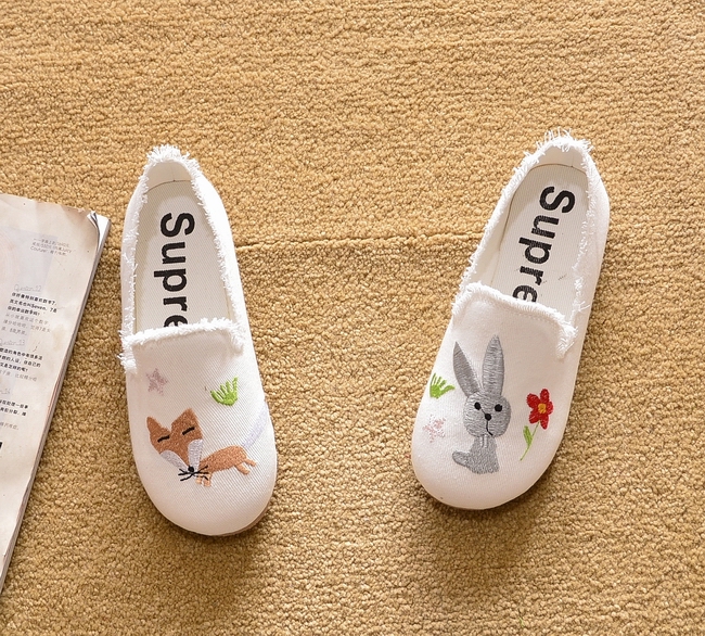 レディーススリッポン 動物刺繍キャンバス地幅広レディース履きやすい靴