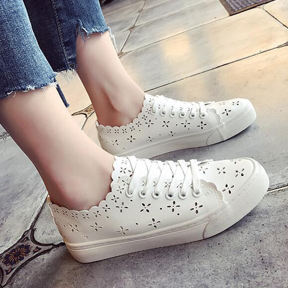 レディーススリッポン 幅広レディース白スニーカー花柄透かし彫り軽量