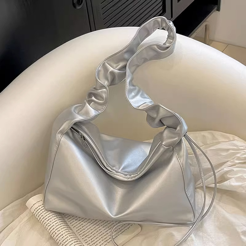 https://fulmo-img-server.com/lanabag/04101cc5-ac98-4dd3-a4ab-2cf2bf261292.jpg