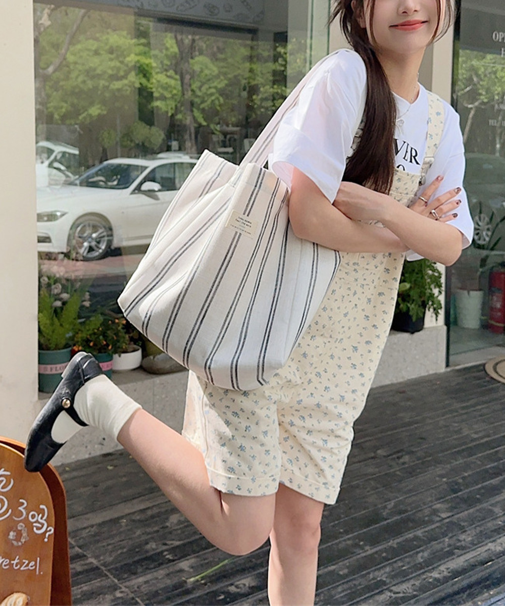 https://fulmo-img-server.com/lanabag/072a5feb-e336-46ce-92c4-da41faea1b4f.jpg