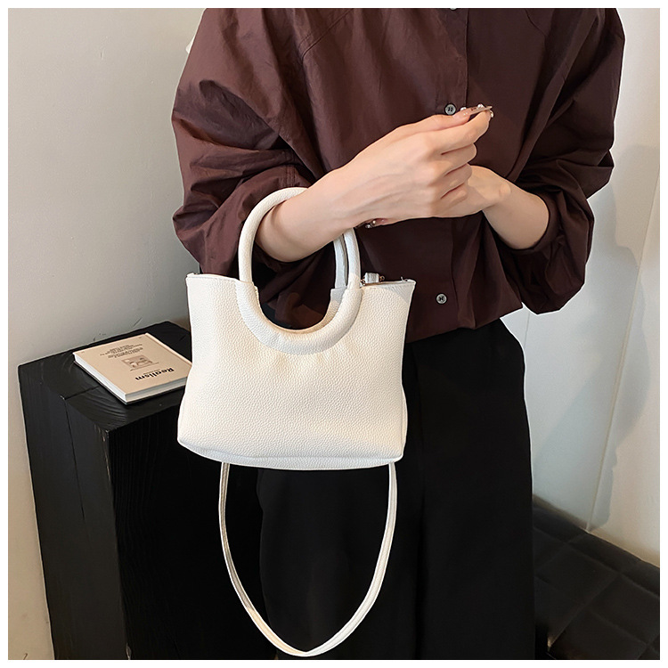 https://fulmo-img-server.com/lanabag/24b7e788-2870-4d3b-8819-20eba2fee533.jpg