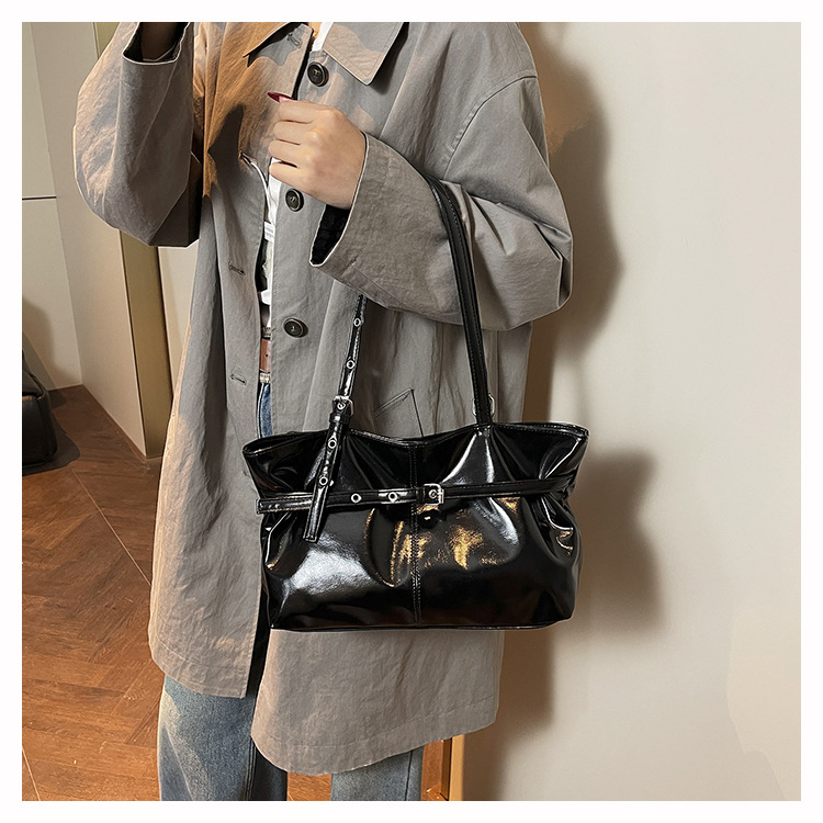 https://fulmo-img-server.com/lanabag/78c298be-16a8-4c13-8cb9-28d56f0bcfa0.jpg