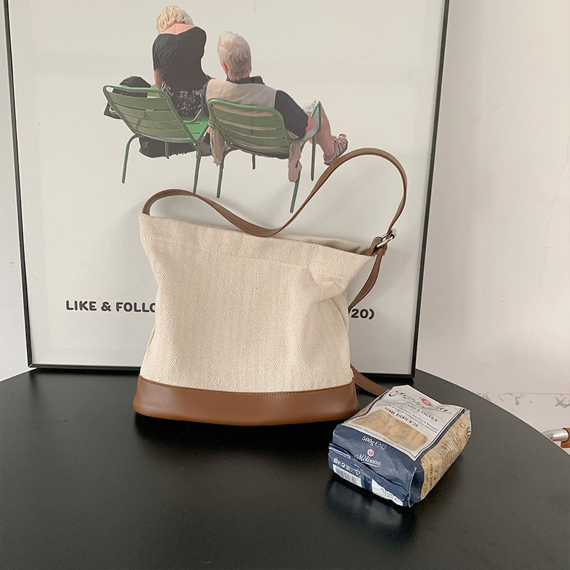 https://fulmo-img-server.com/lanabag/adf5246e-ab71-4059-830e-1881ab52eeb2.jpg