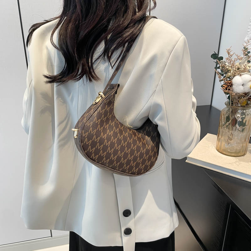 https://fulmo-img-server.com/lanabag/bf2159f8-4fc8-44bb-abe8-1ae492f78819.jpg