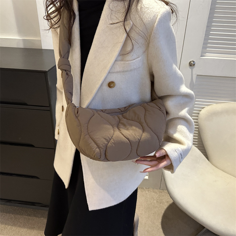 https://fulmo-img-server.com/lanabag/ccd9a00d-4ebd-474e-836a-34c3b3c4742c.jpg