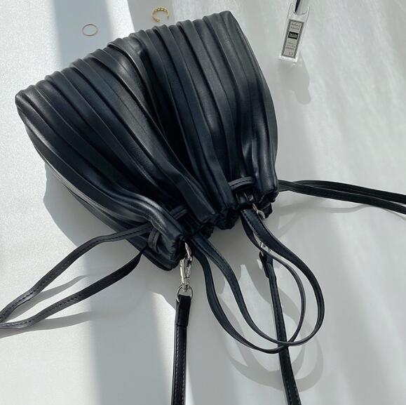 https://fulmo-img-server.com/lanabag/d6bc8269-5962-4c04-a574-ab1edace7fa0.jpg