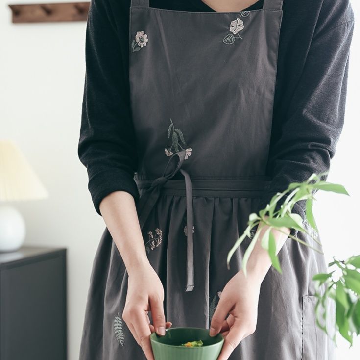 ガーデニング 植物柄刺繍ワンピース型のガーデニングエプロン