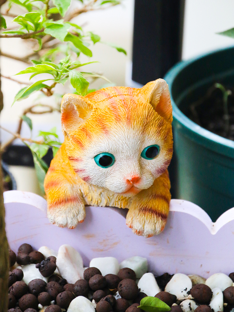 ガーデニング 覗き見子猫のガーデンピーカー