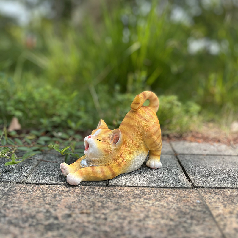 ガーデニング あくびする猫のオーナメント
