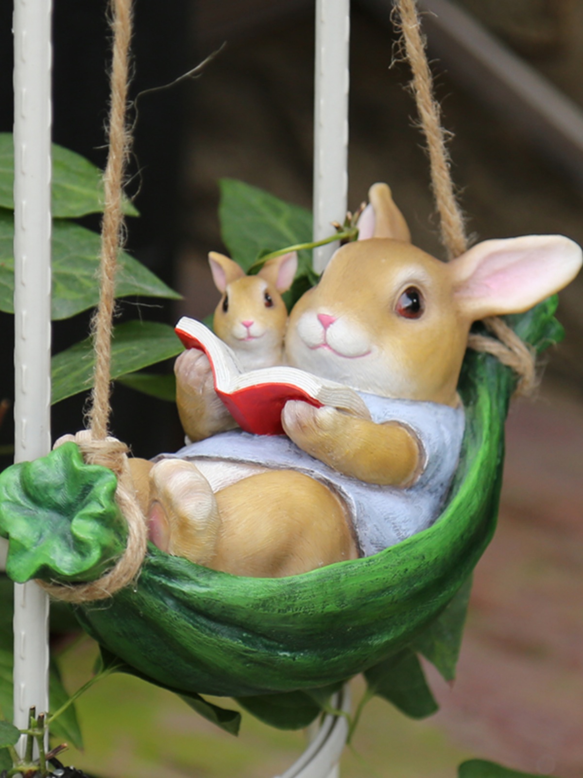 ガーデニング 読書うさぎの揺りかごオーナメント